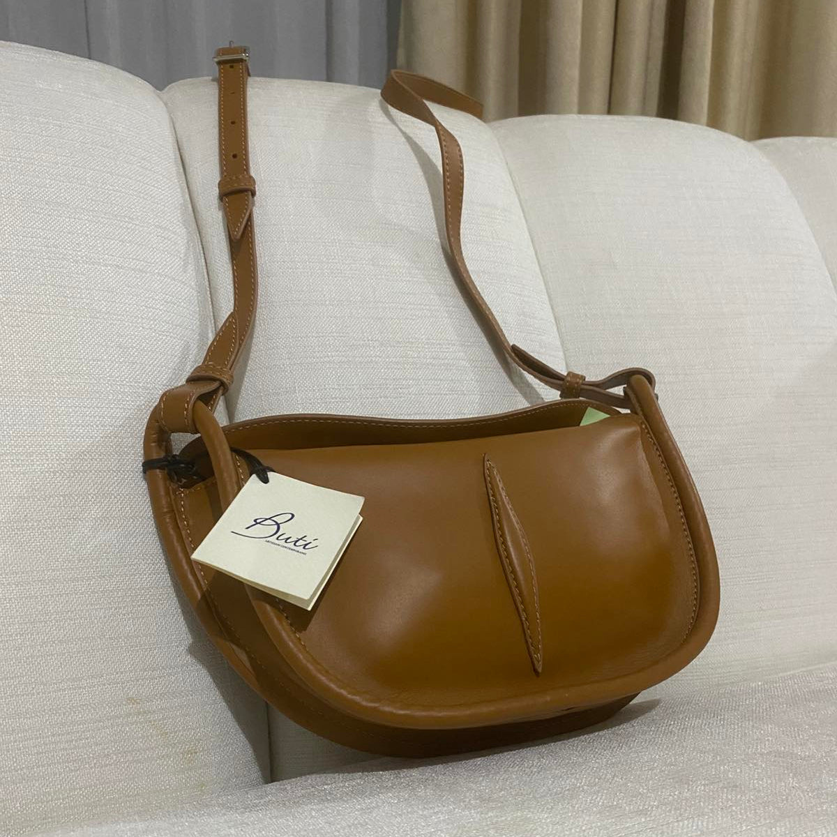 BUTI SHOULDER BAG TAN