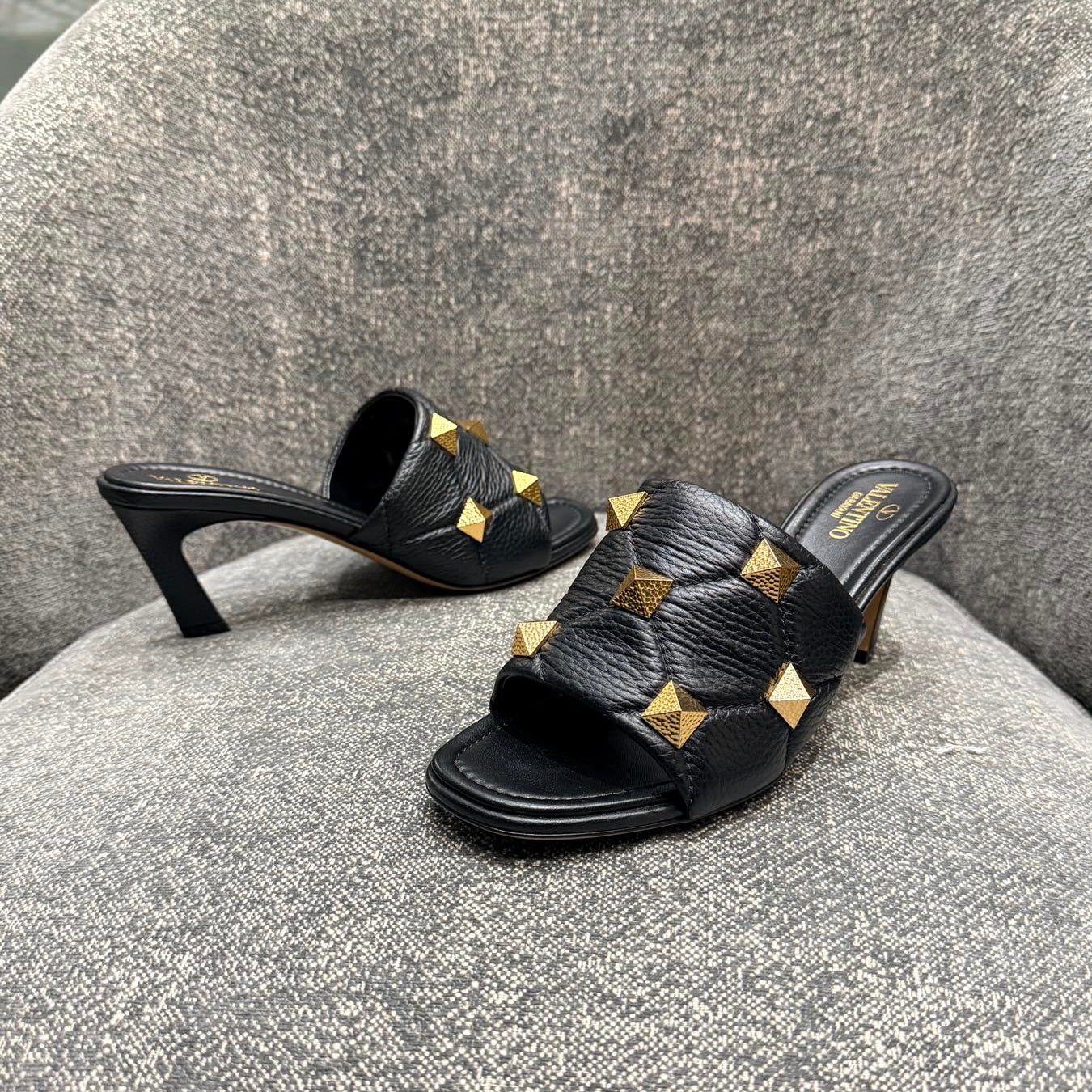 VALENTINO ROMANSTUD HEELS - Size 39