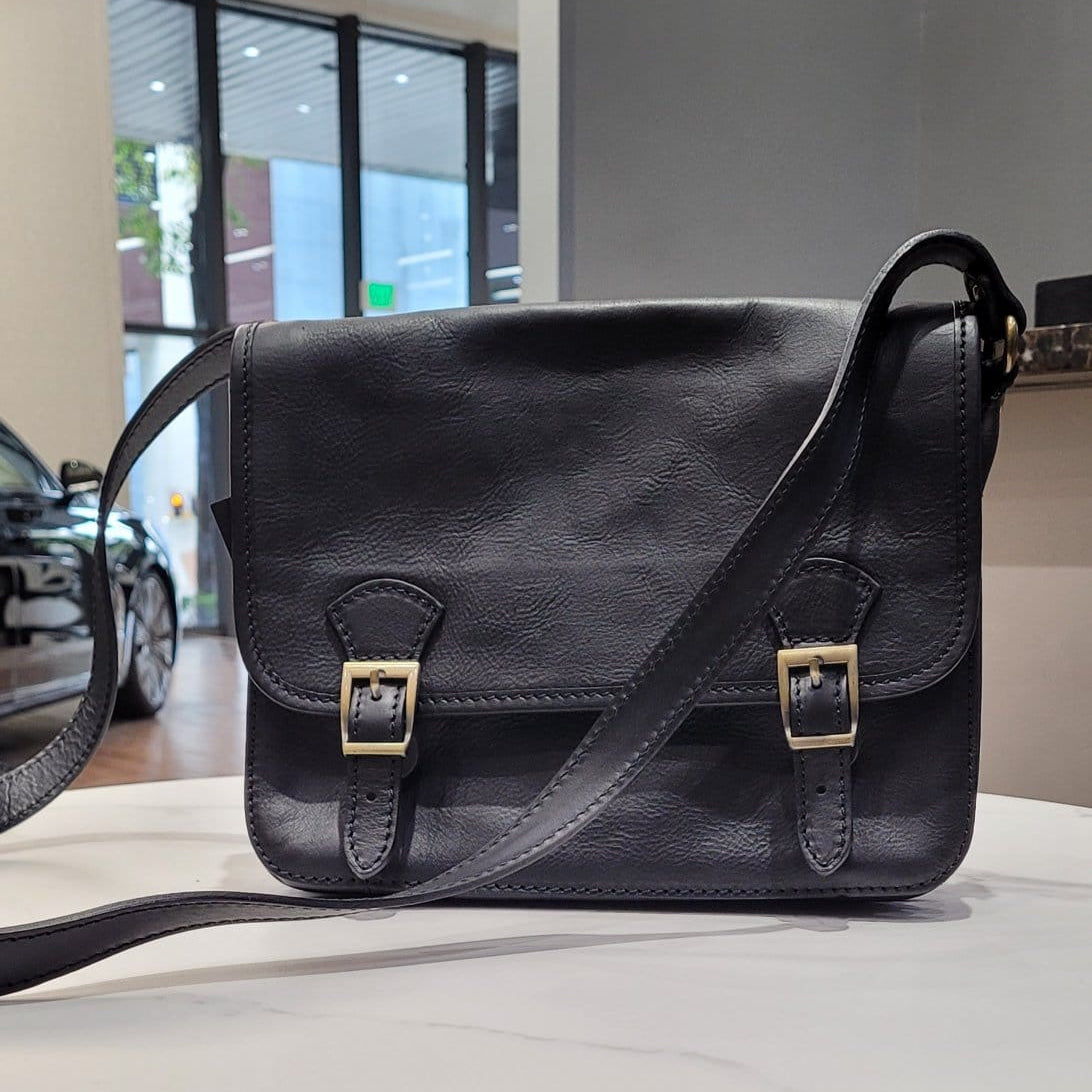 ARTISAN ITALIAN LEATHER MESSENGER STYLE BRIEFCASE