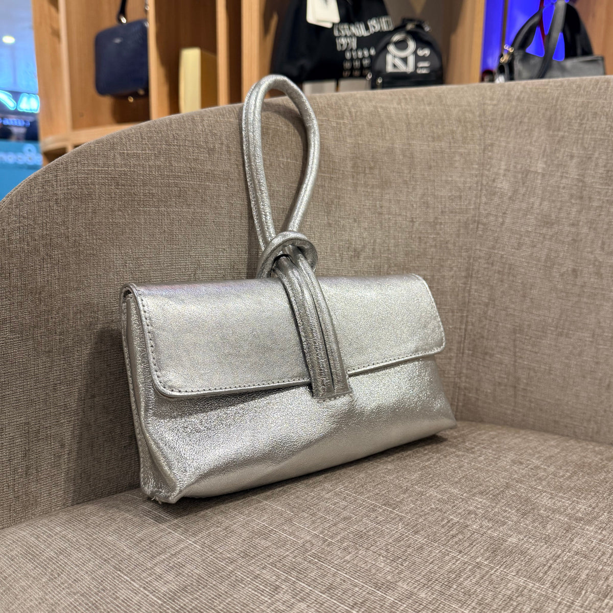 ARTISAN ITALIAN LEATHER LOOP LOCK CLUTCH BAG SILVER
