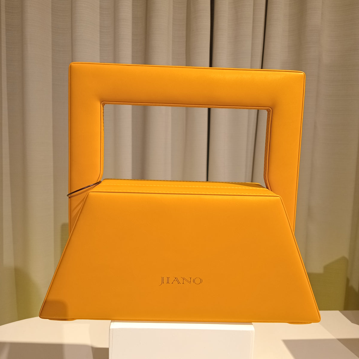 JIANO TRAPEZOID BAG